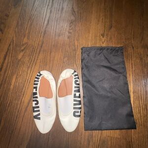 Givenchy white/ Cream Ballet Flats with Black Logo